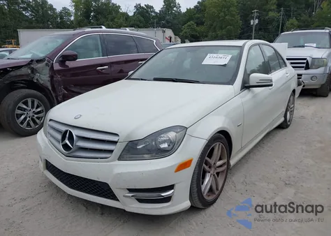 2012 Mercedes-Benz C 250 Sport из США, поврежденный, VIN WDDGF4HB0CR216818